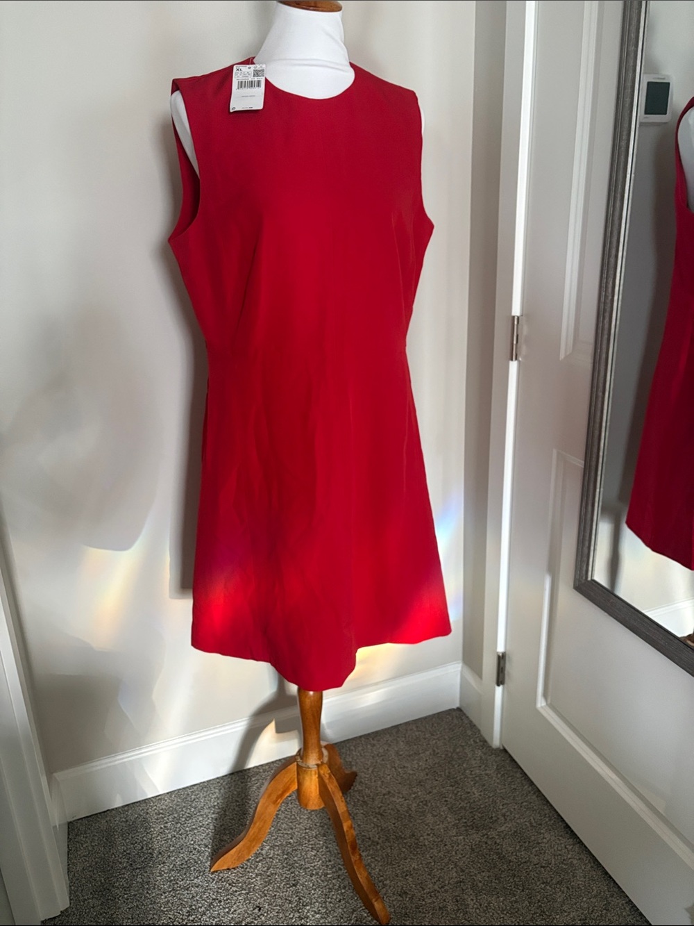 Women’s Red Sleeveless Shift Dress